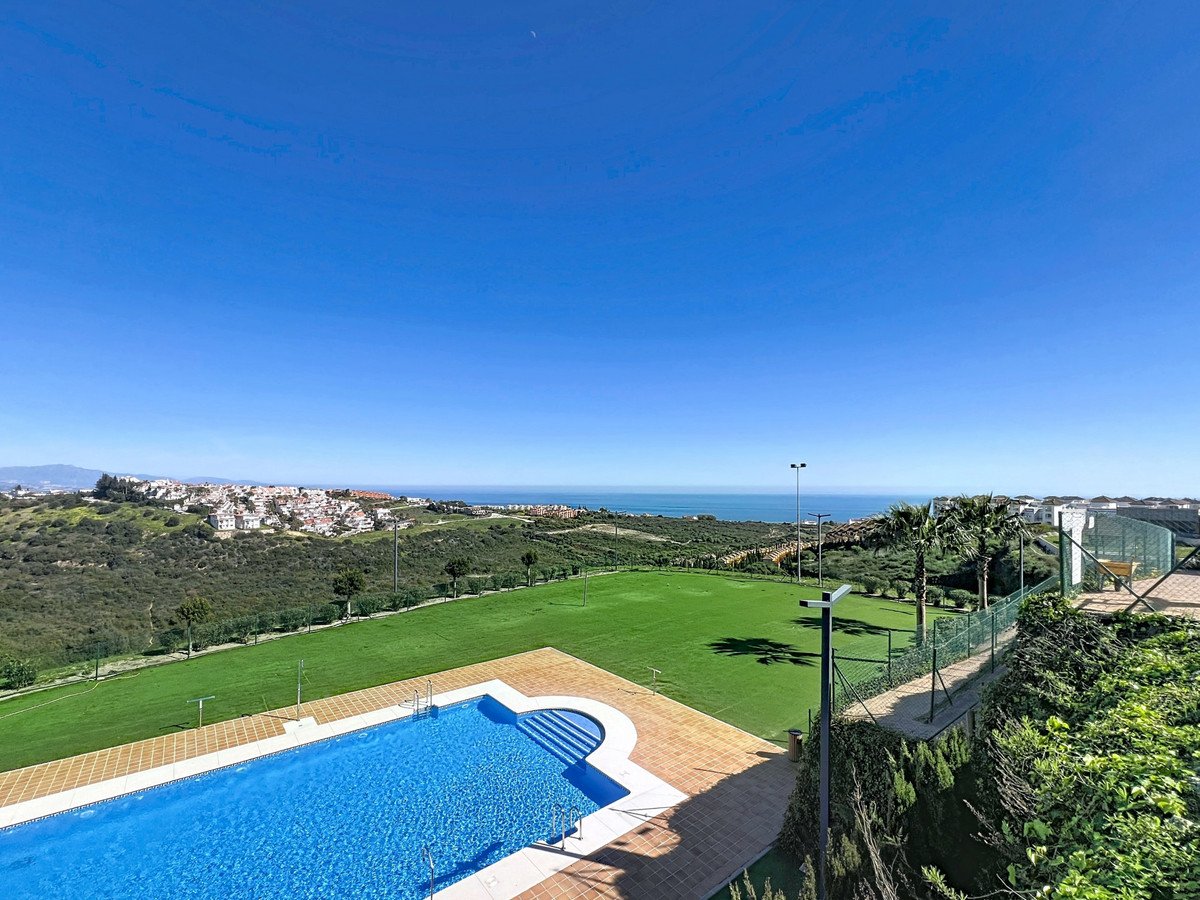 2 Bed Middle Floor Apartment in Manilva
