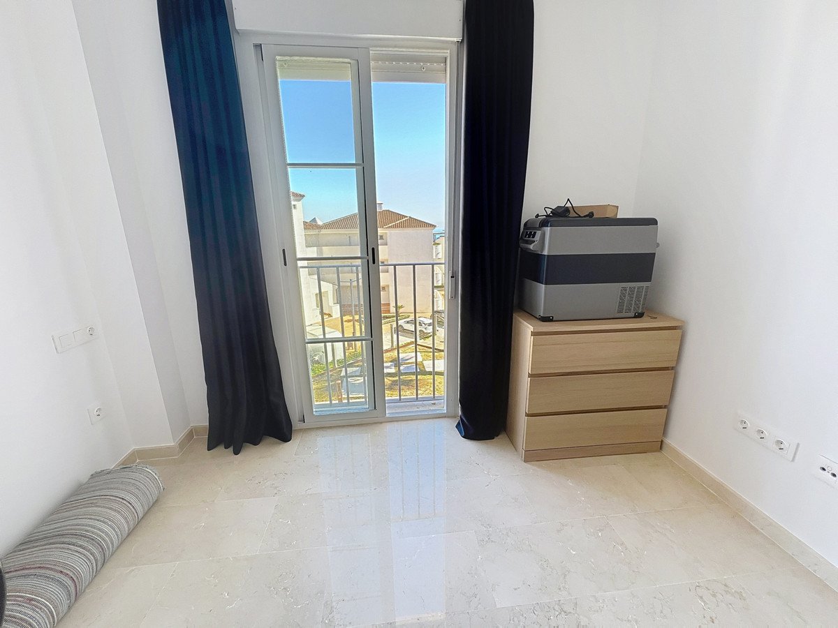 2 Bed Middle Floor Apartment in Manilva