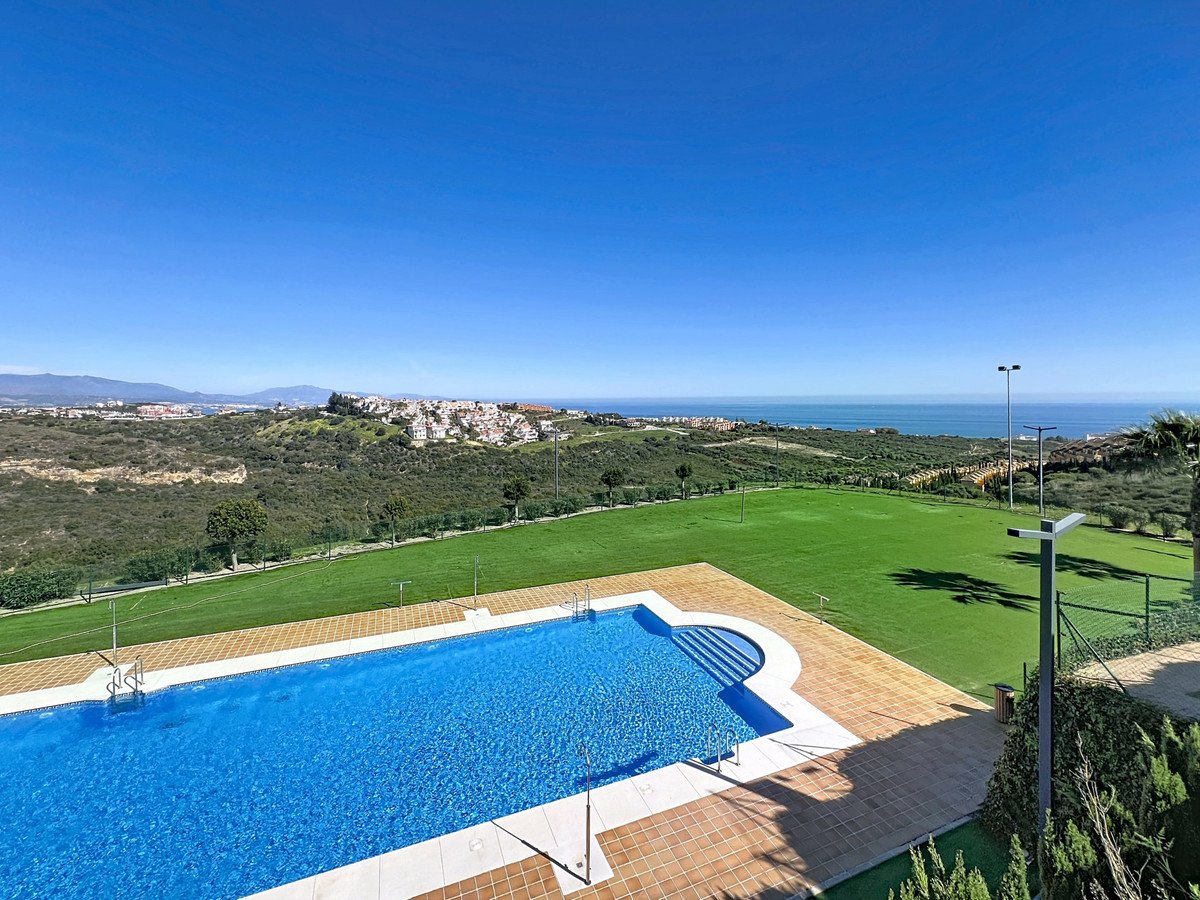 2 Bed Middle Floor Apartment in Manilva