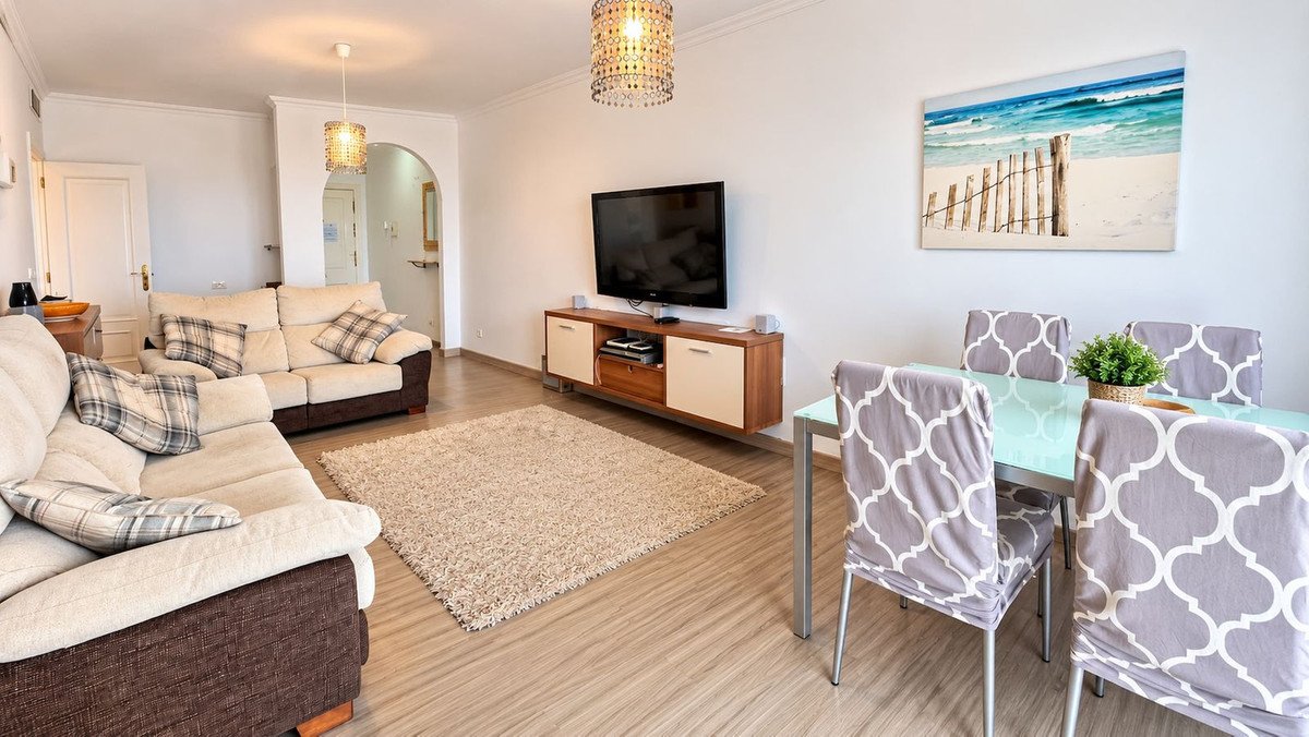 2 Bed Top Floor Apartment in La Duquesa