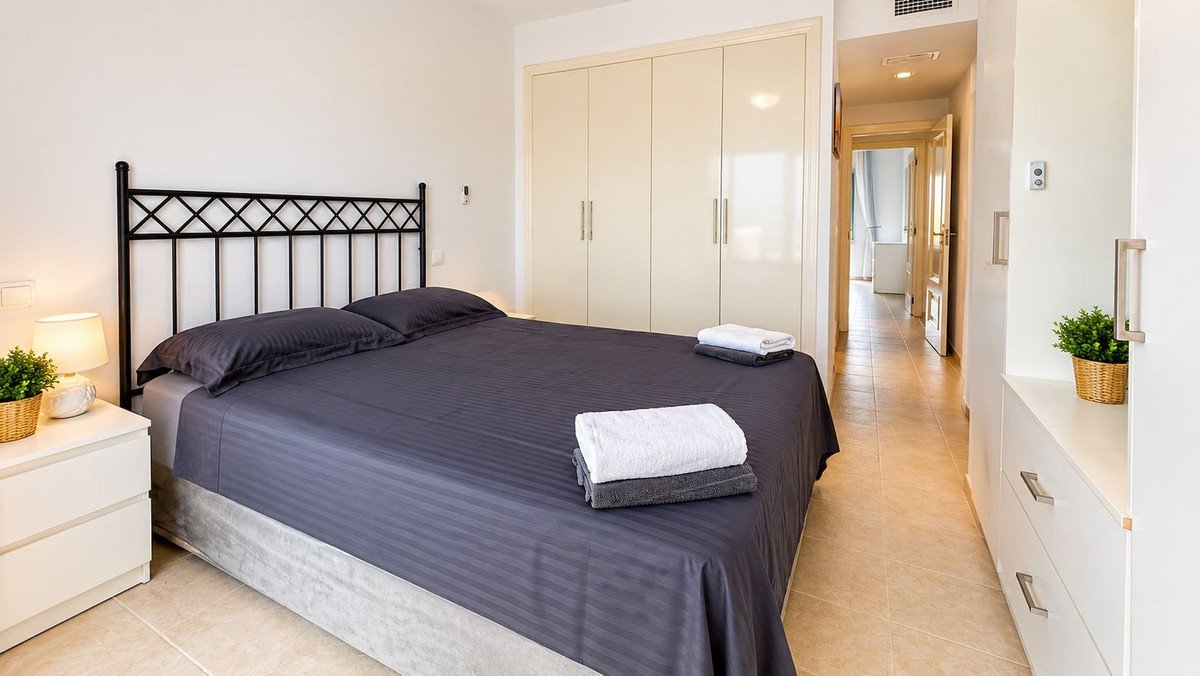 2 Bed Top Floor Apartment in La Duquesa