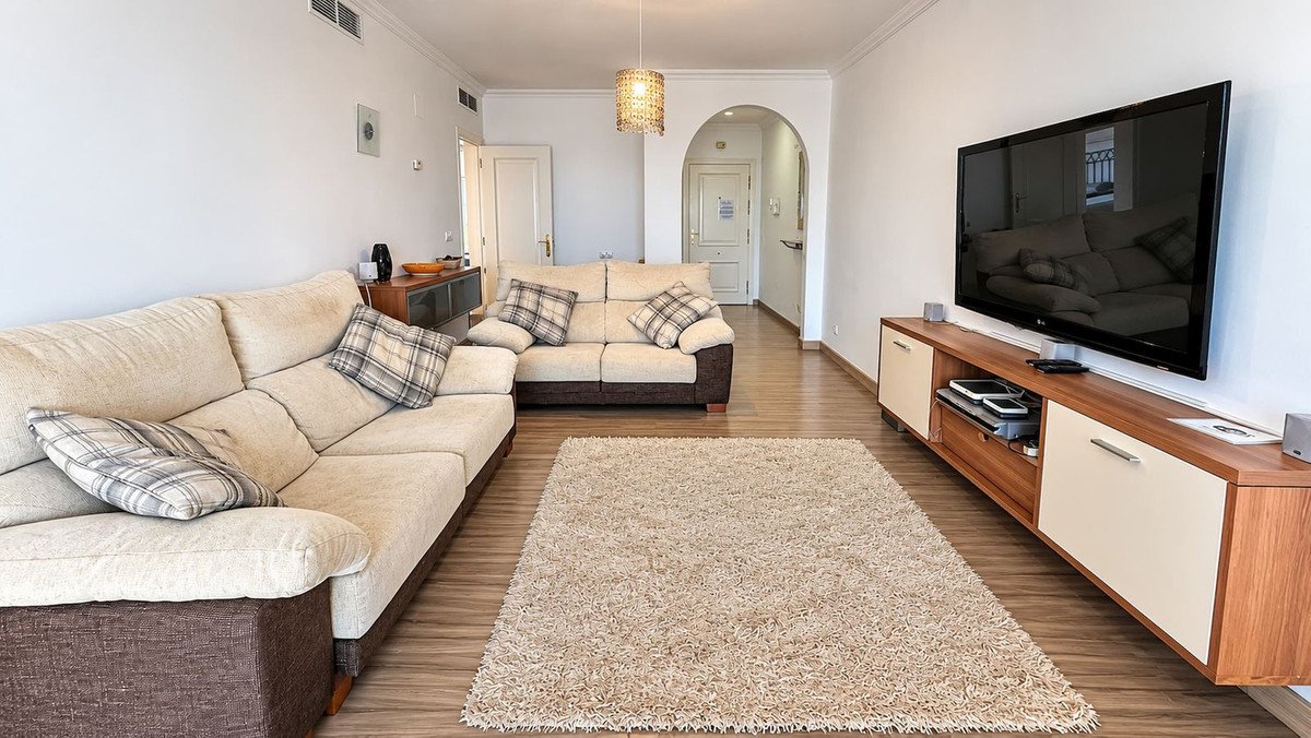 2 Bed Top Floor Apartment in La Duquesa