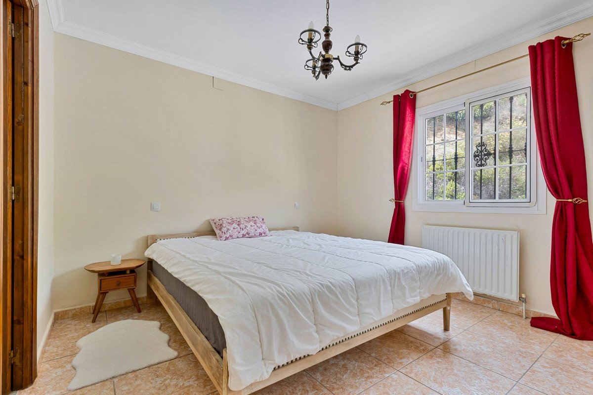 4 Bed Detached Villa in Tolox