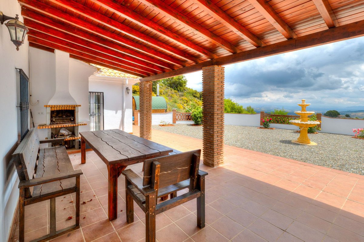 4 Bed Detached Villa in Tolox