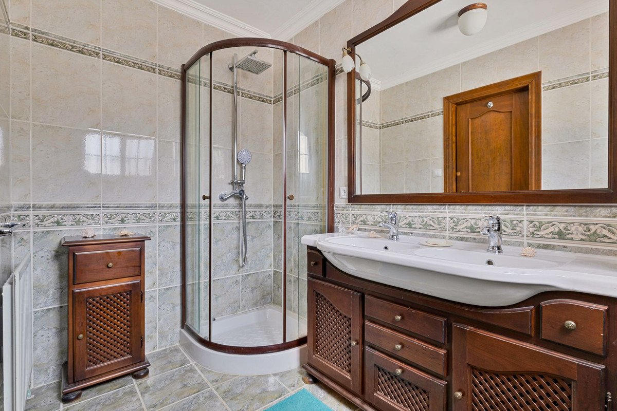 4 Bed Detached Villa in Tolox