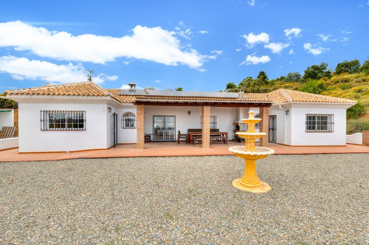 4 Bed Detached Villa in Tolox