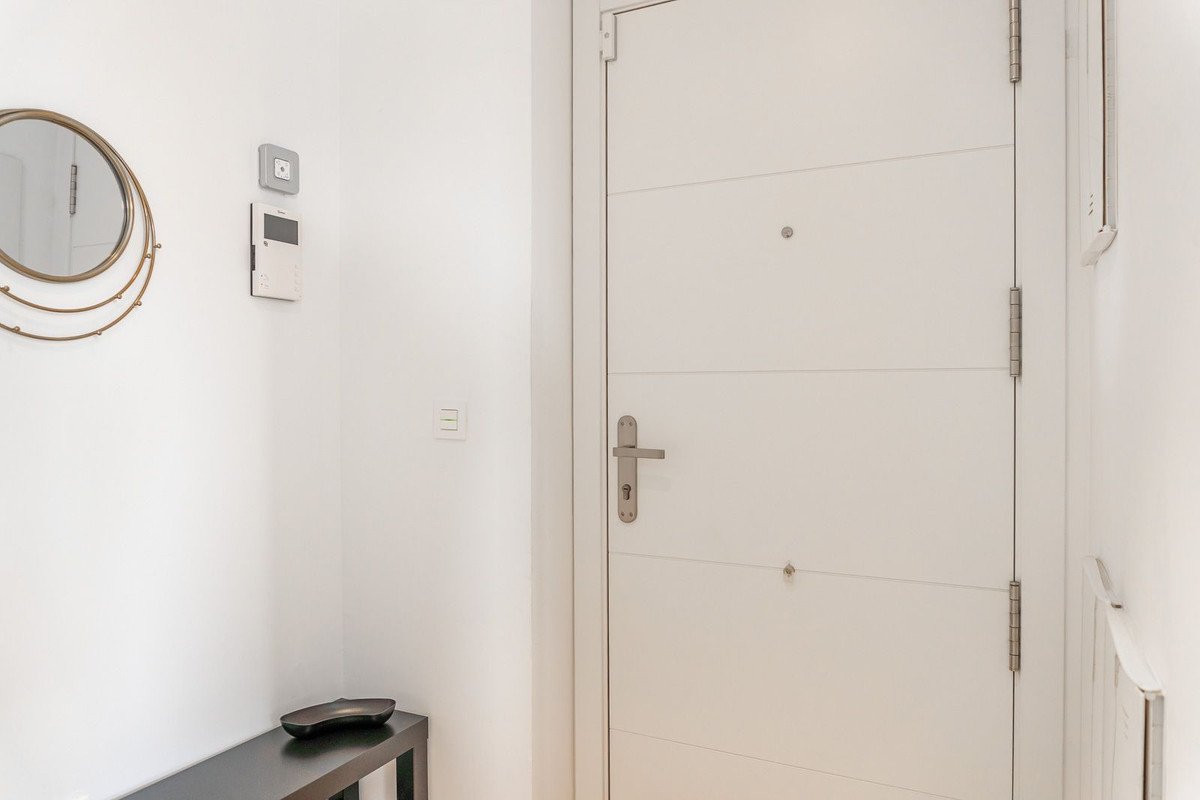 2 Bed Middle Floor Apartment in Las Lagunas