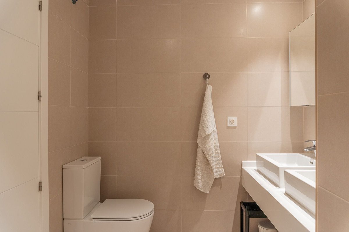 2 Bed Middle Floor Apartment in Las Lagunas