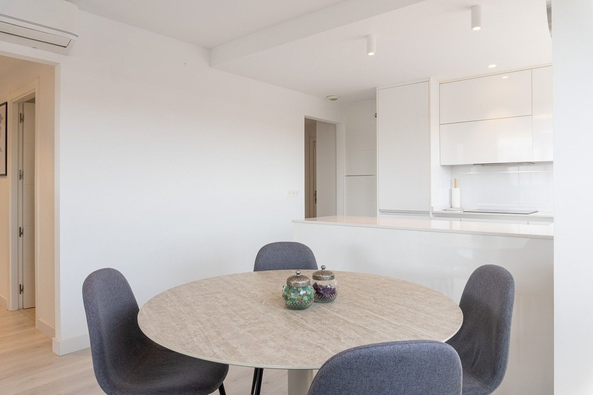 2 Bed Middle Floor Apartment in Las Lagunas