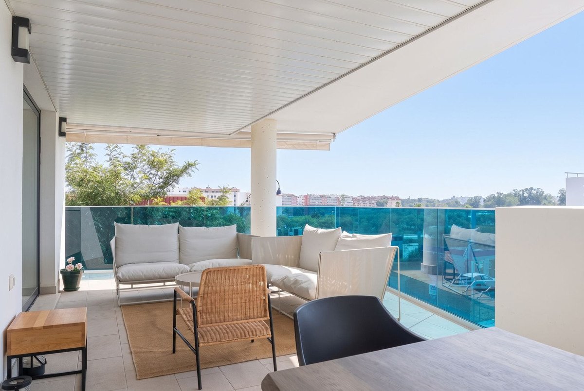 2 Bed Middle Floor Apartment in Las Lagunas
