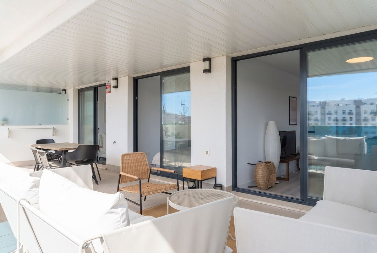 2 Bed Middle Floor Apartment in Las Lagunas