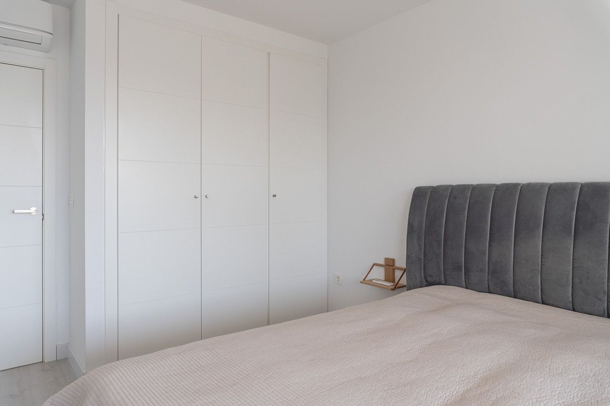 2 Bed Middle Floor Apartment in Las Lagunas