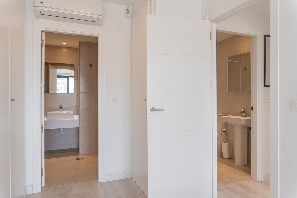 2 Bed Middle Floor Apartment in Las Lagunas