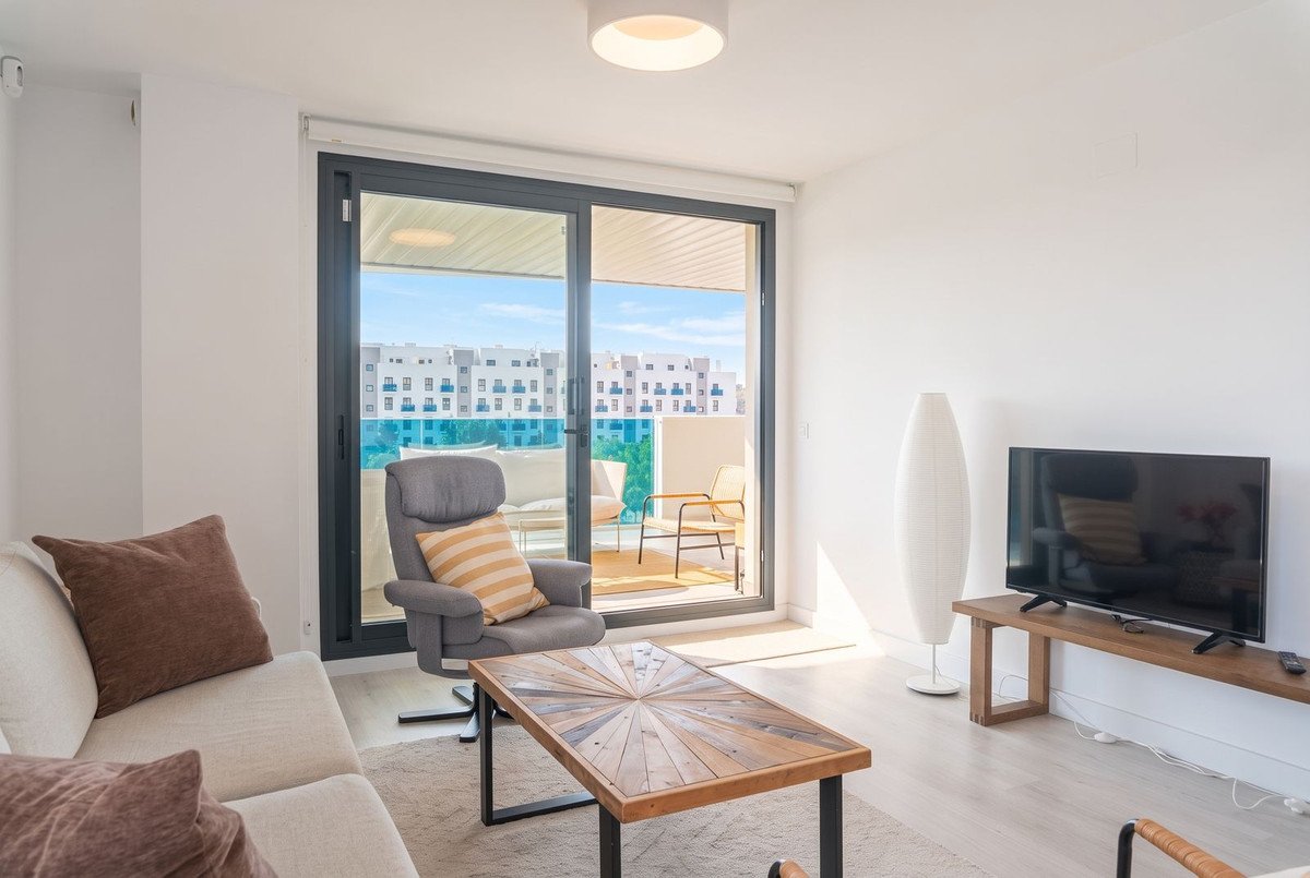 2 Bed Middle Floor Apartment in Las Lagunas