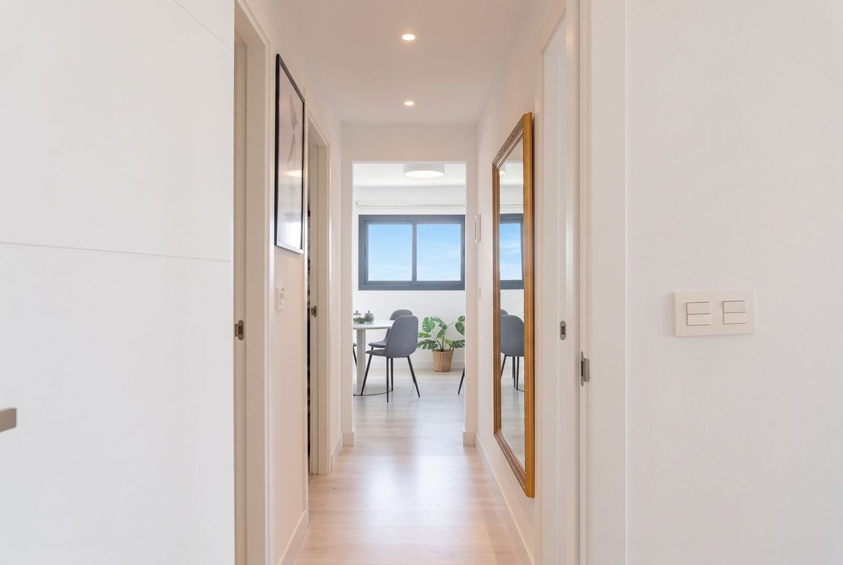 2 Bed Middle Floor Apartment in Las Lagunas