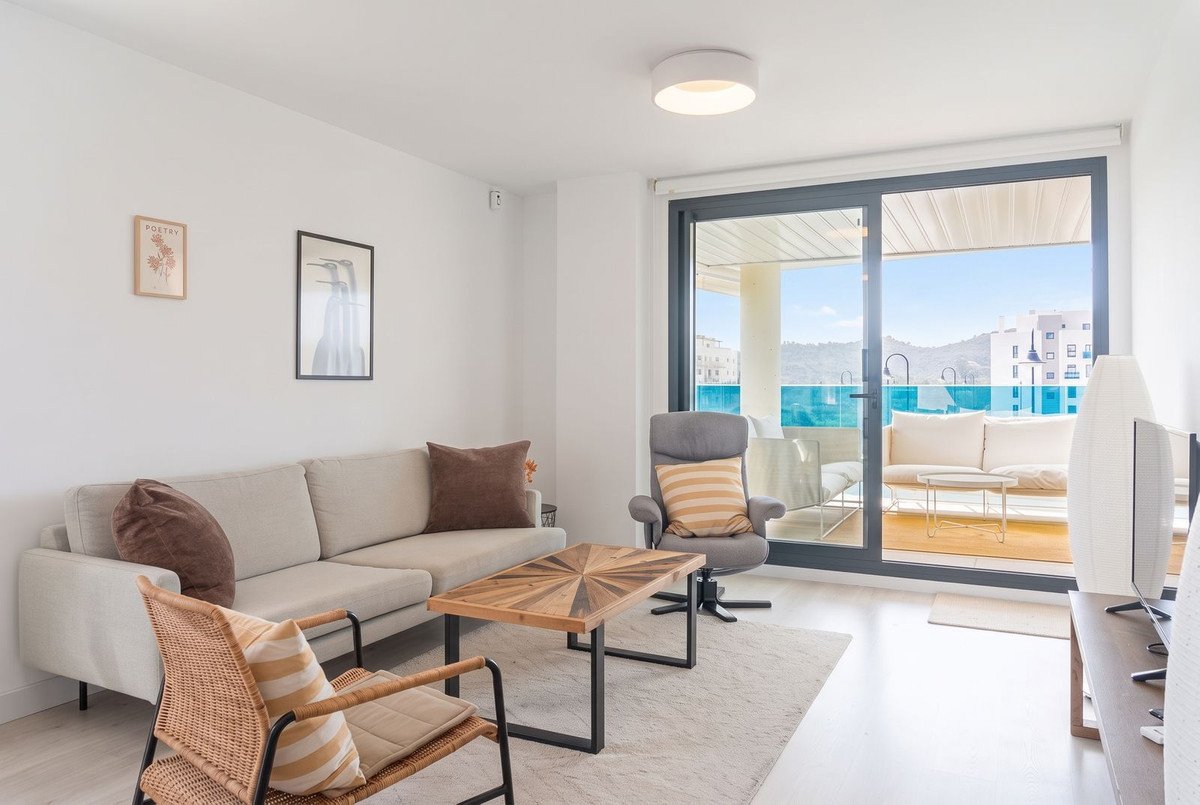 2 Bed Middle Floor Apartment in Las Lagunas