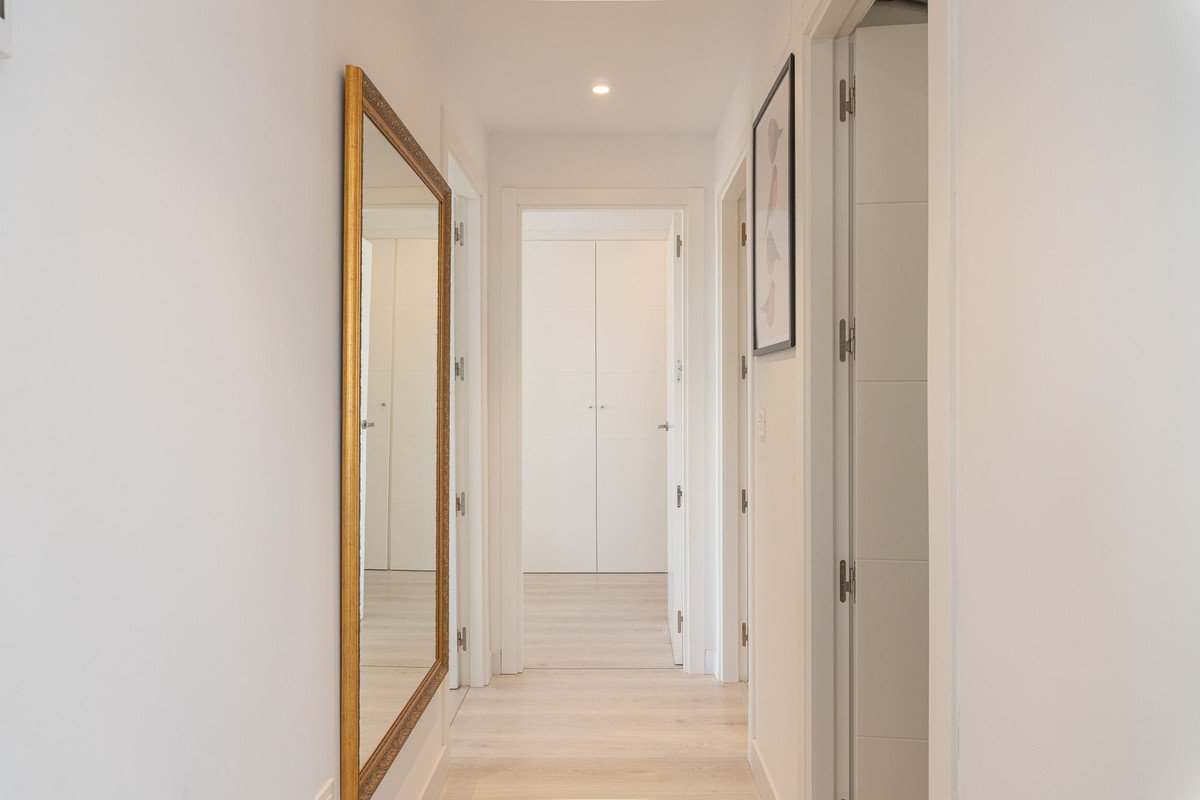 2 Bed Middle Floor Apartment in Las Lagunas