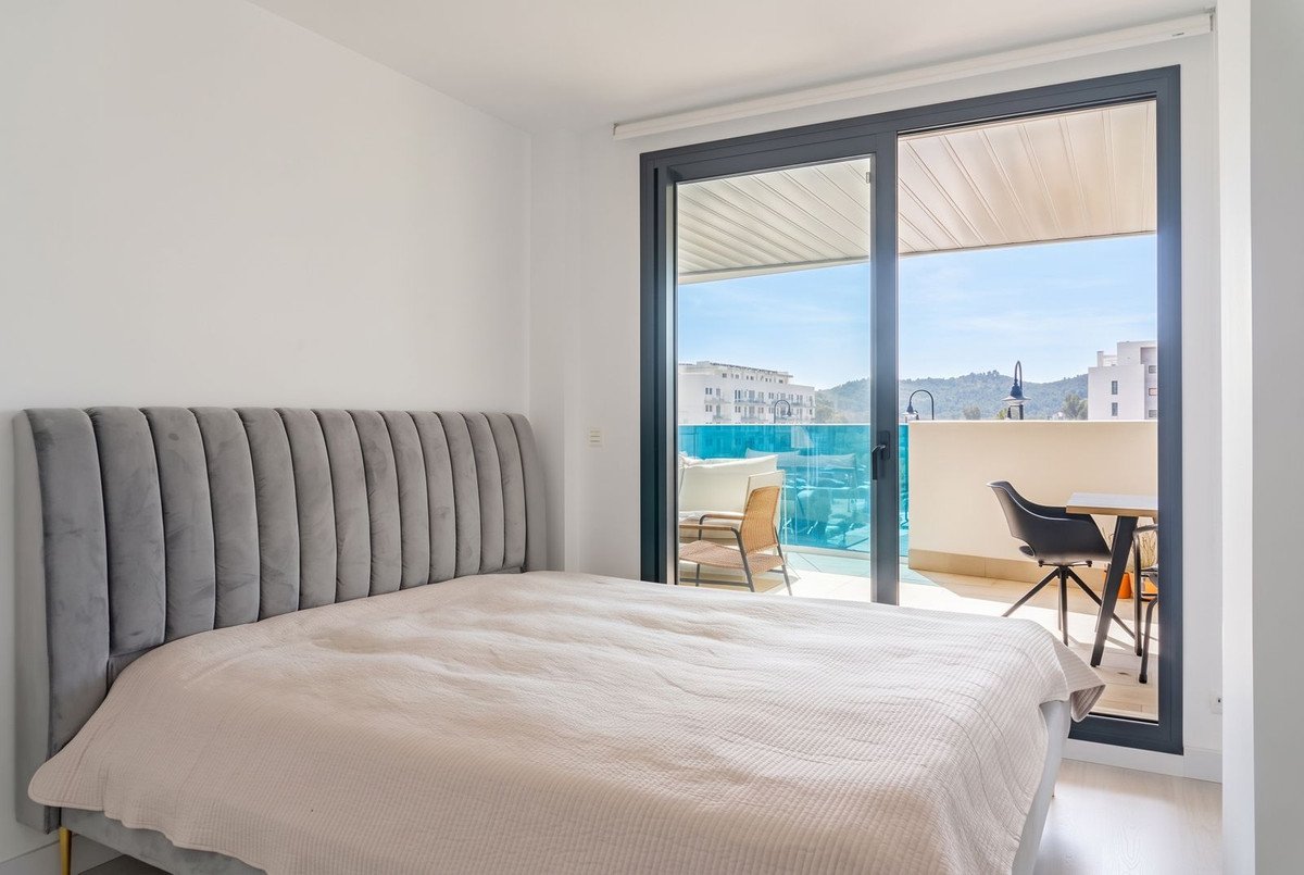 2 Bed Middle Floor Apartment in Las Lagunas
