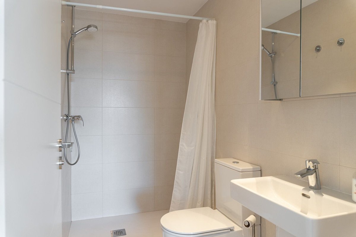 2 Bed Middle Floor Apartment in Las Lagunas