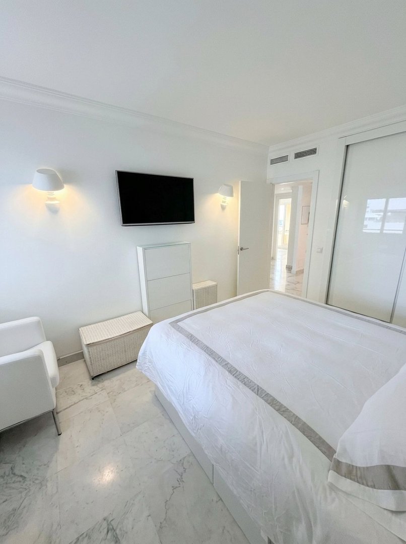 1 Bed Middle Floor Apartment in Puerto Banús