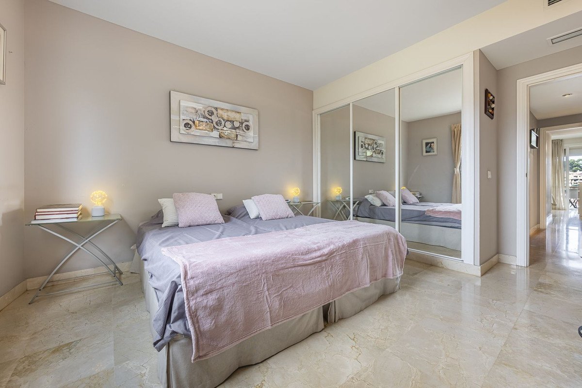 2 Bed Middle Floor Apartment in Miraflores