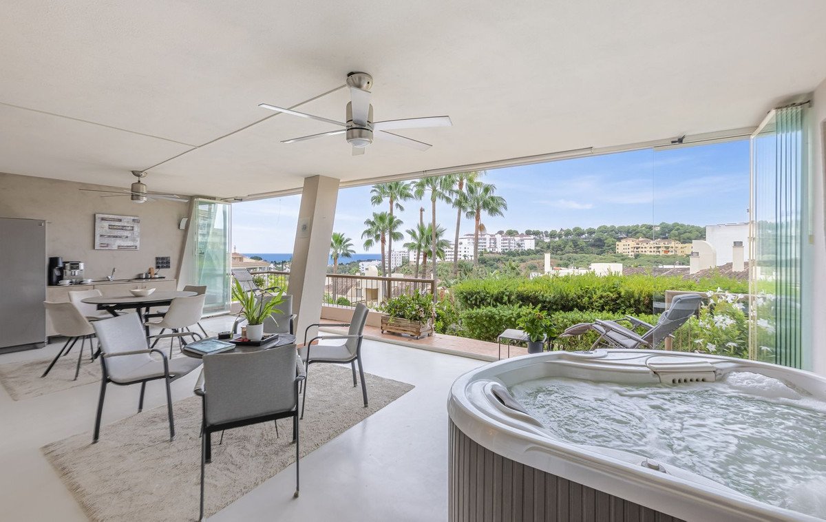 2 Bed Middle Floor Apartment in Miraflores
