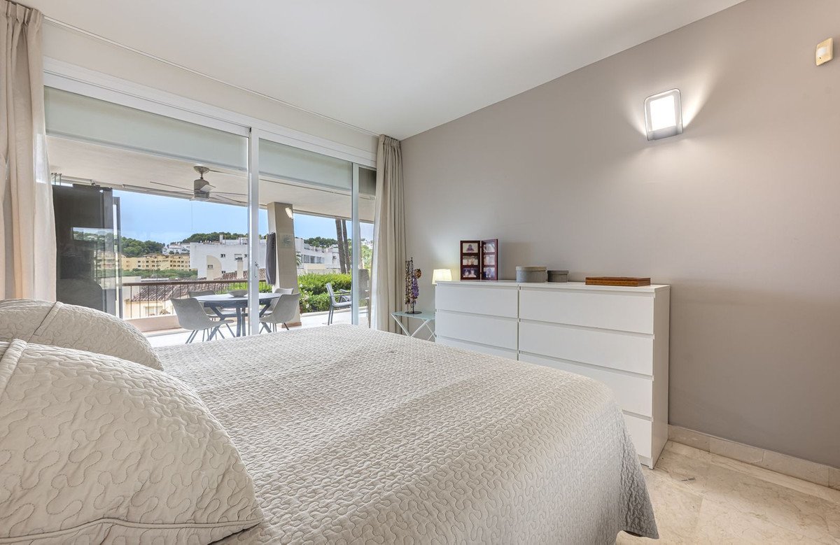 2 Bed Middle Floor Apartment in Miraflores