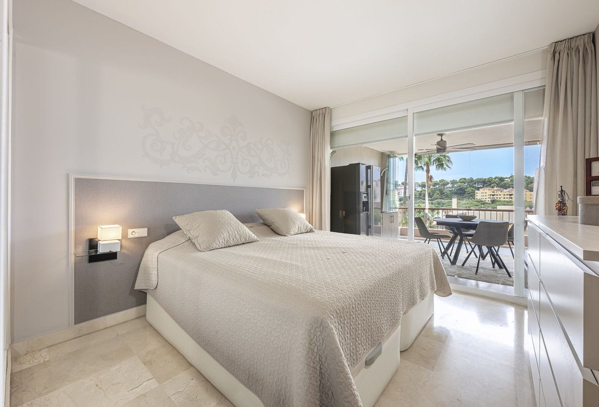 2 Bed Middle Floor Apartment in Miraflores