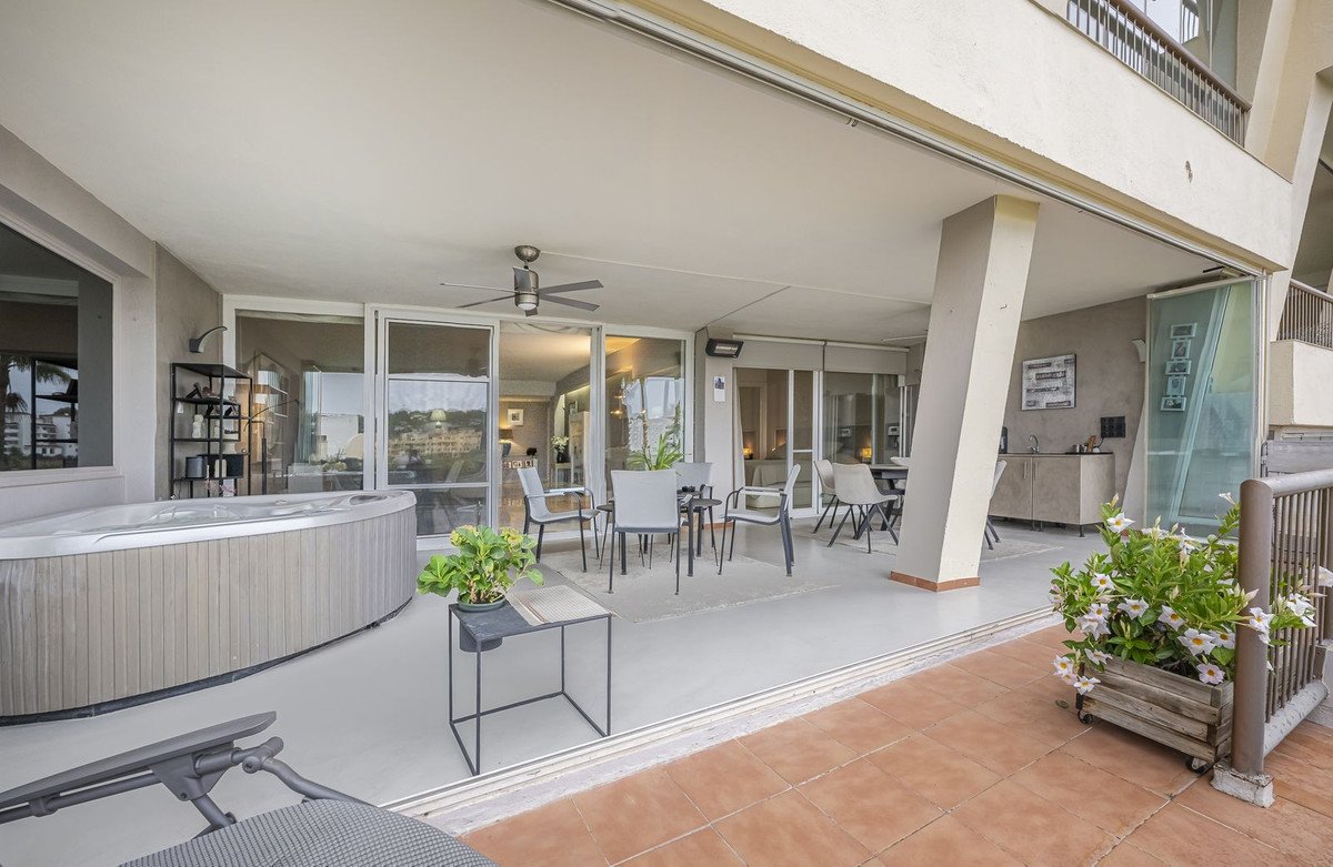 2 Bed Middle Floor Apartment in Miraflores