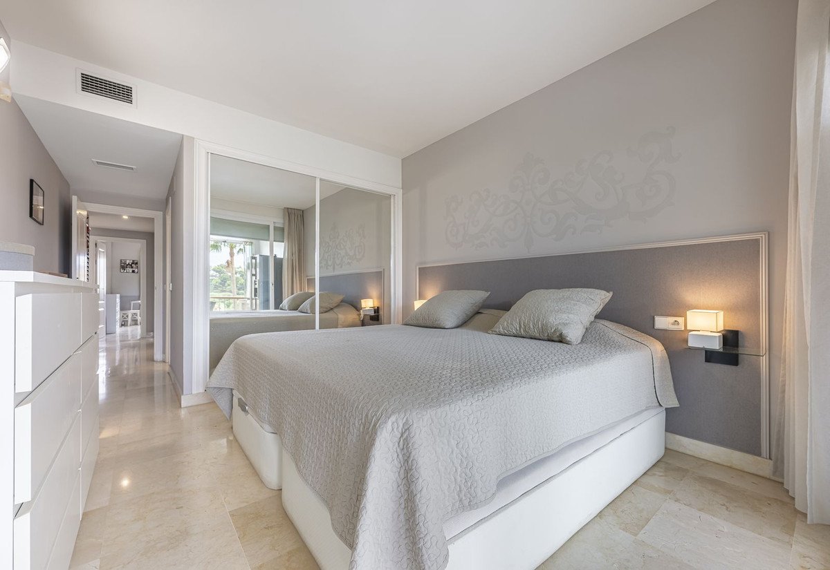 2 Bed Middle Floor Apartment in Miraflores