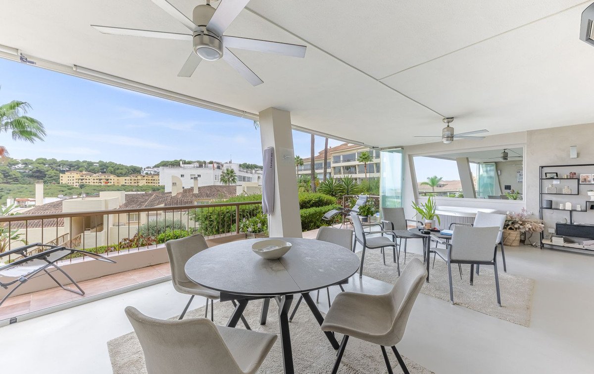 2 Bed Middle Floor Apartment in Miraflores