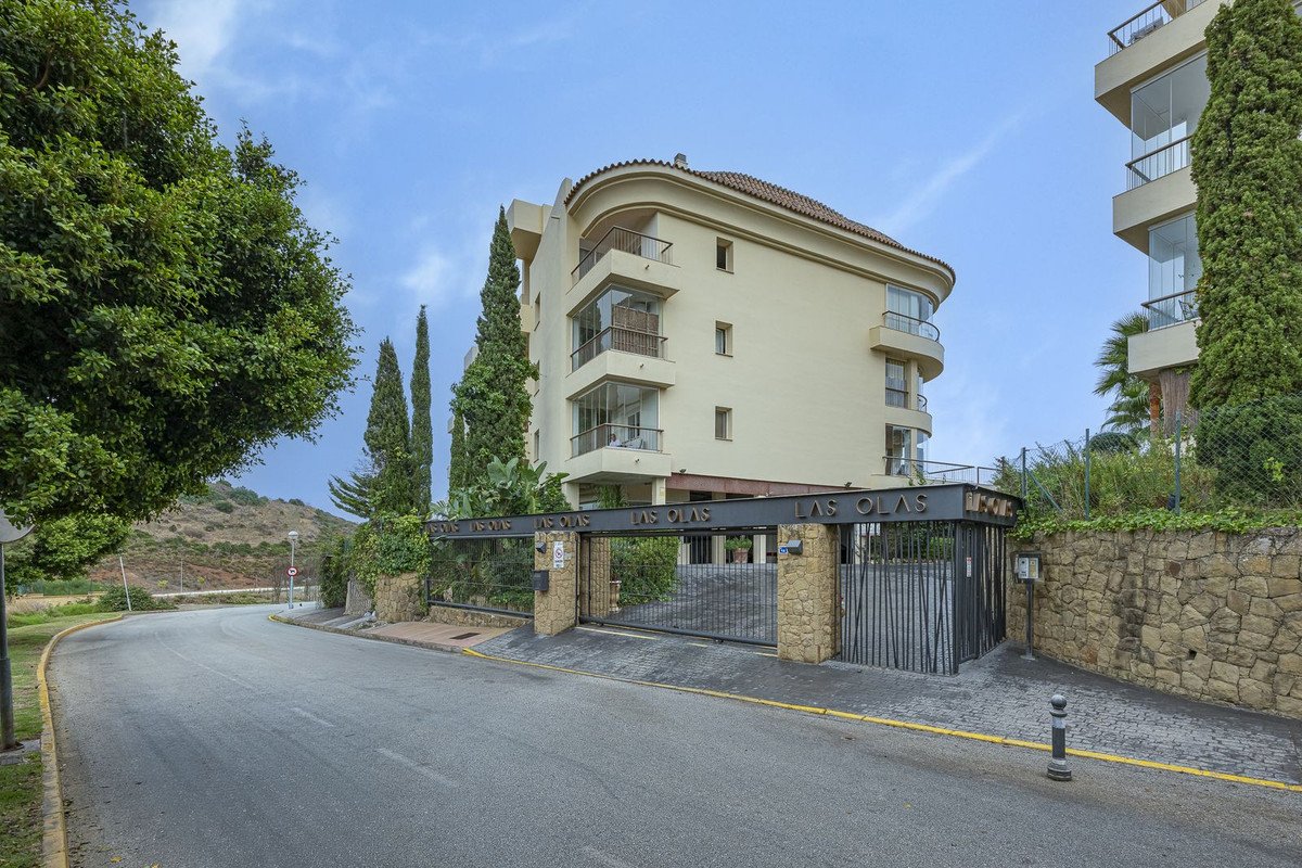 2 Bed Middle Floor Apartment in Miraflores
