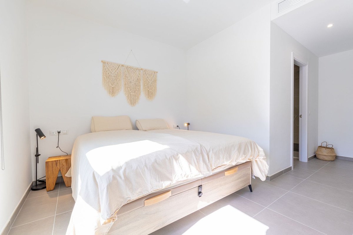 3 Bed Middle Floor Apartment in Benalmadena Costa
