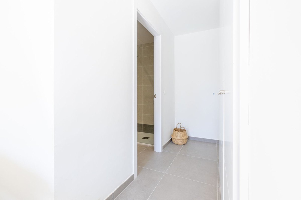 3 Bed Middle Floor Apartment in Benalmadena Costa