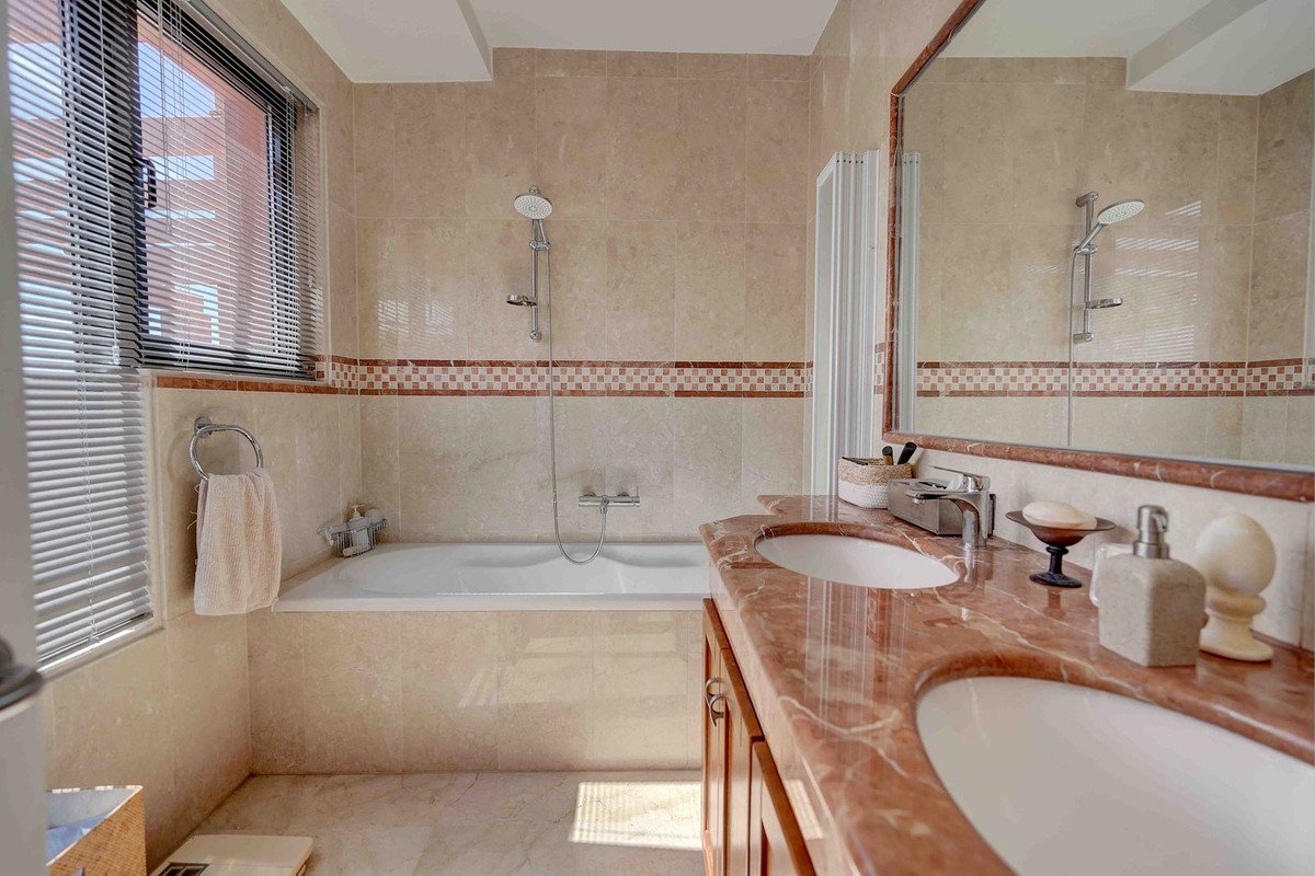 2 Bed Penthouse in Calahonda