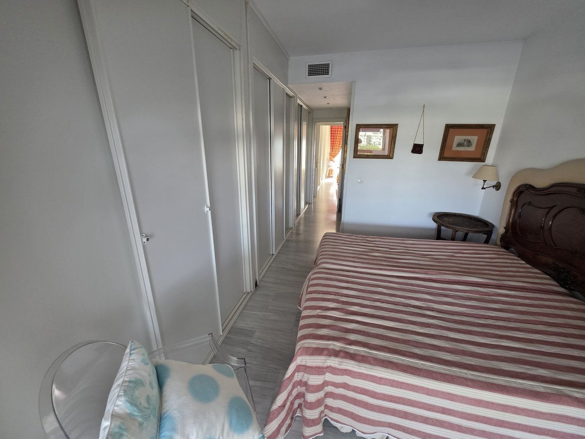 2 Bed Middle Floor Apartment in Puerto Banús