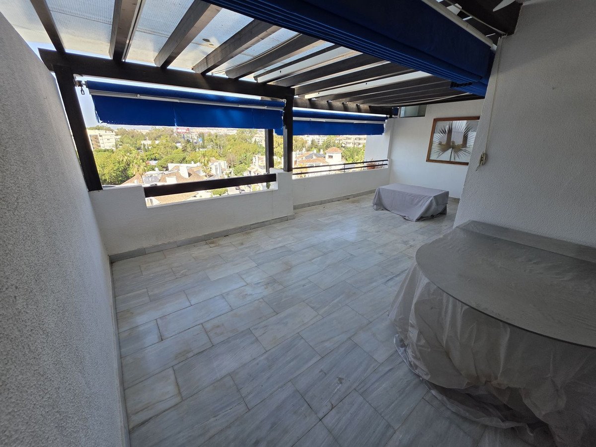 2 Bed Middle Floor Apartment in Puerto Banús