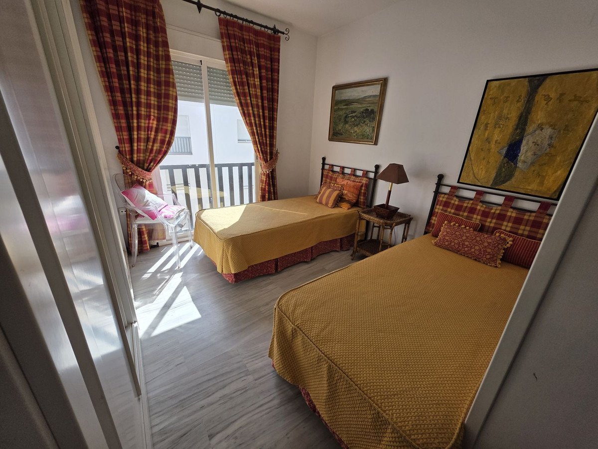 2 Bed Middle Floor Apartment in Puerto Banús