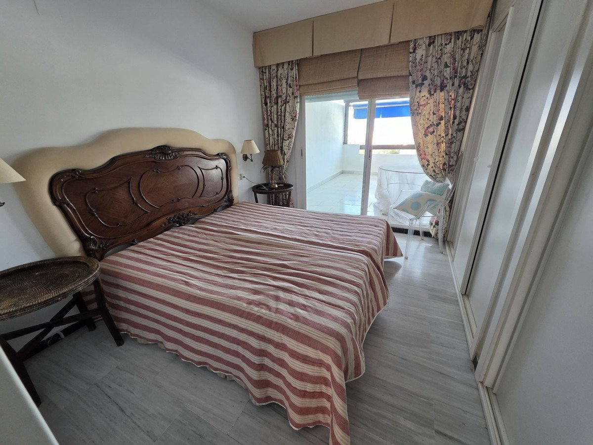 2 Bed Middle Floor Apartment in Puerto Banús