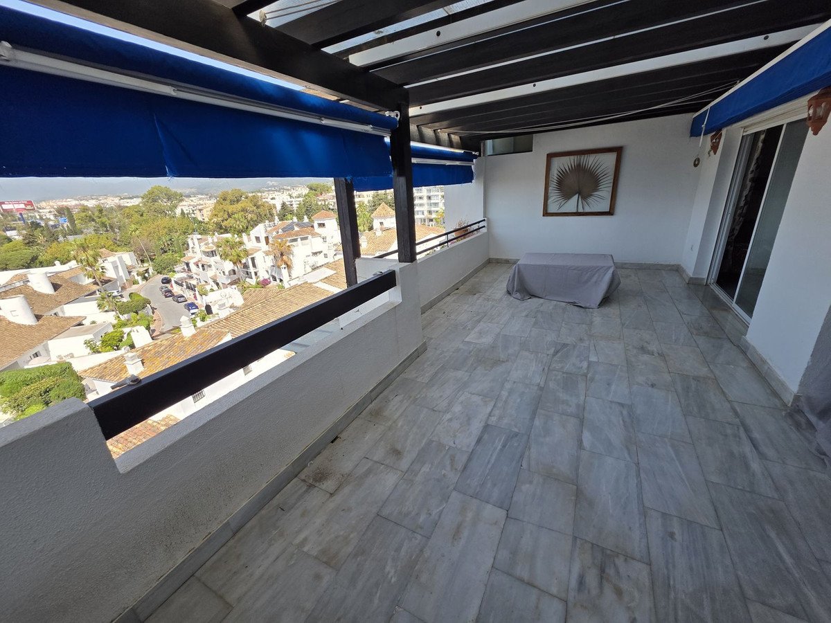 2 Bed Middle Floor Apartment in Puerto Banús
