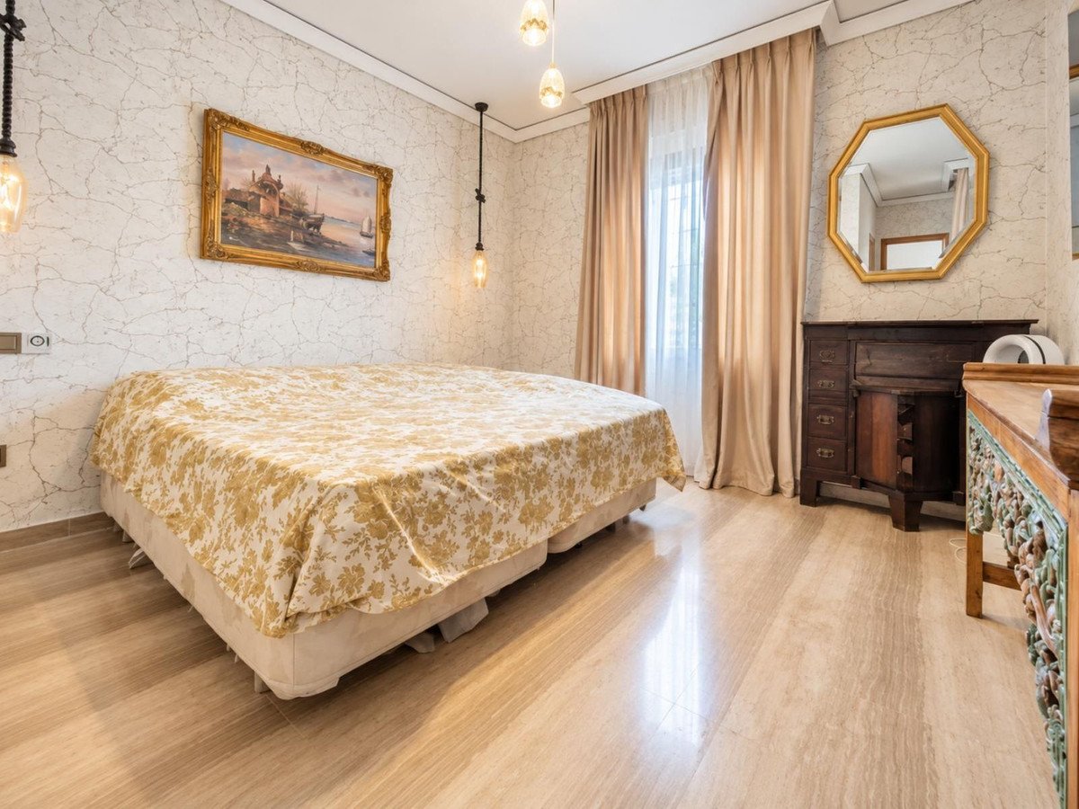 4 Bed Detached Villa in Guadalmina Baja