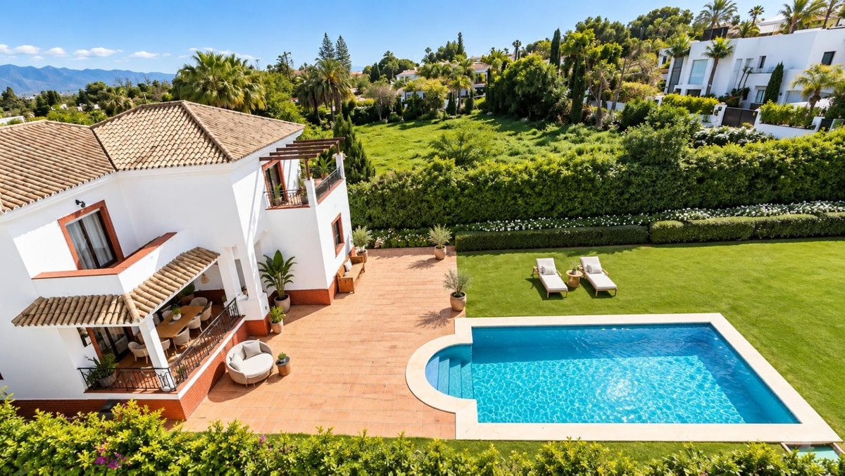 4 Bed Detached Villa in Guadalmina Baja