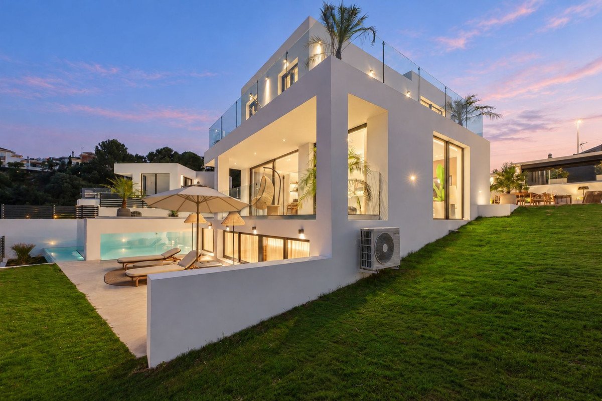 4 Bed Detached Villa in Benalmadena