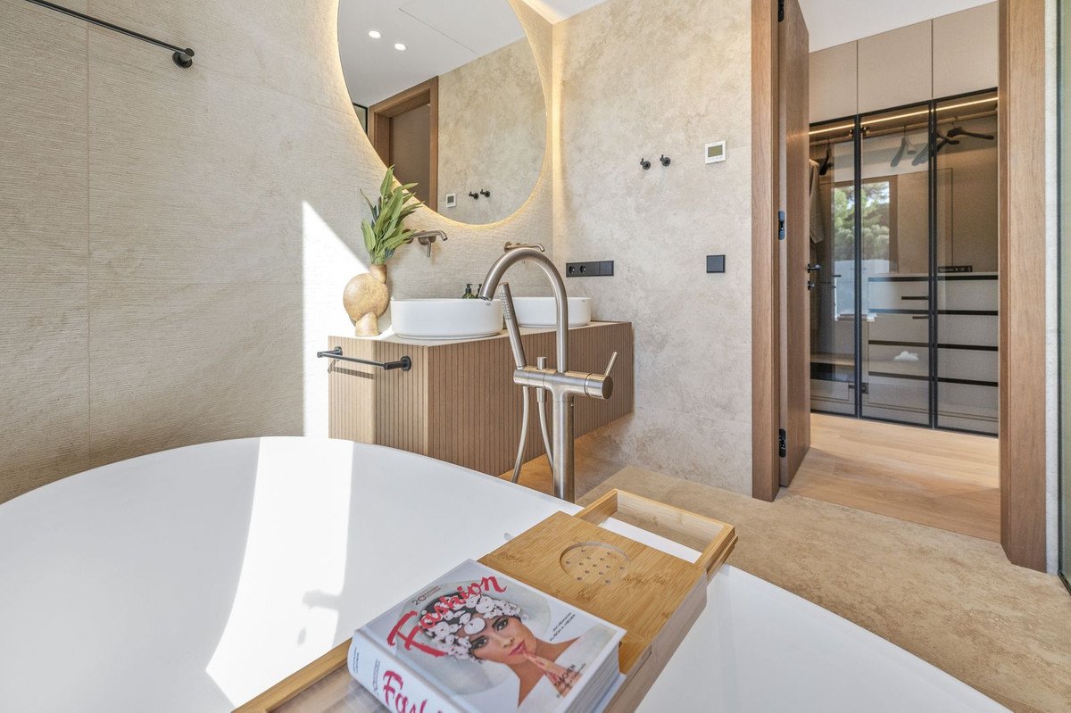 4 Bed Detached Villa in Benalmadena