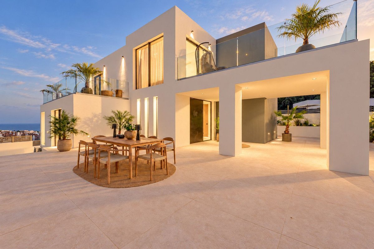 4 Bed Detached Villa in Benalmadena