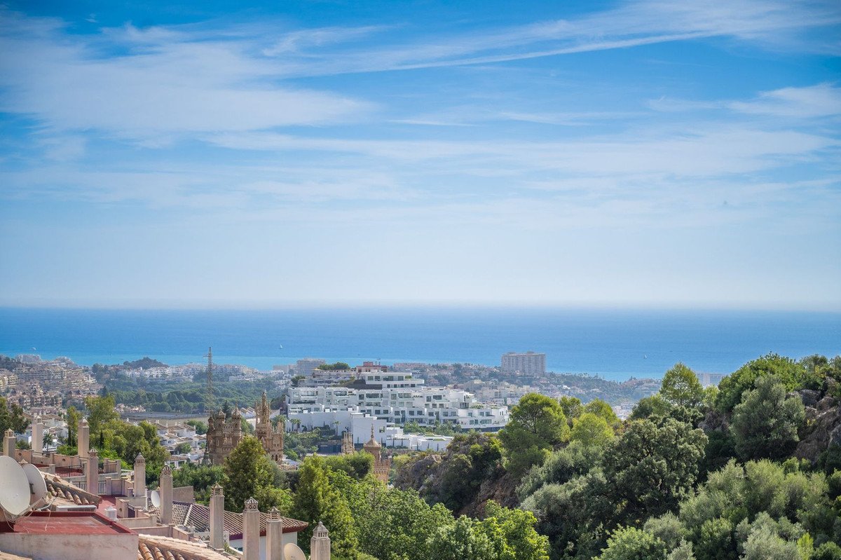 4 Bed Detached Villa in Benalmadena