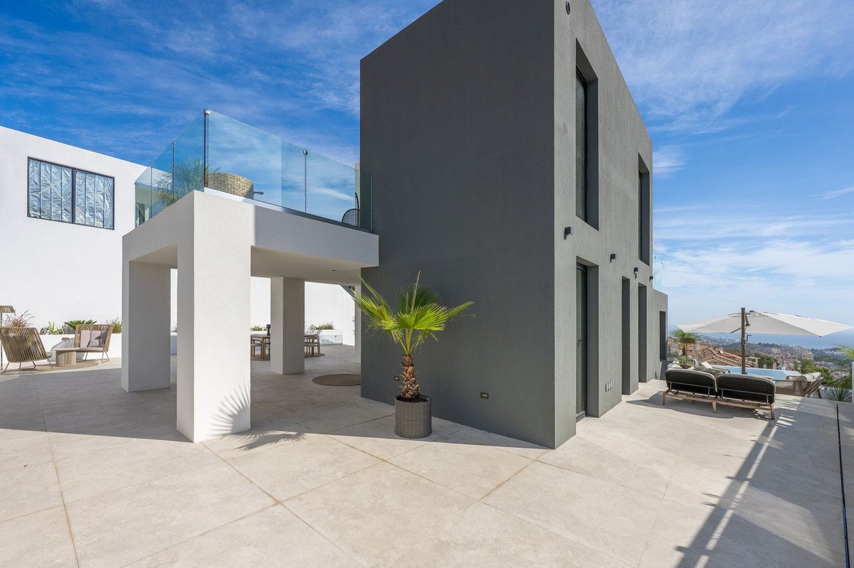 4 Bed Detached Villa in Benalmadena