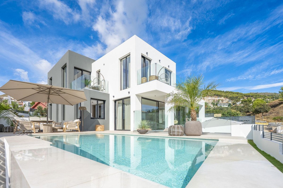 4 Bed Detached Villa in Benalmadena