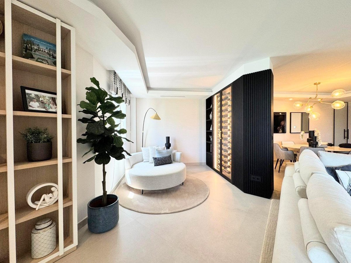 3 Bed Middle Floor Apartment in Puerto Banús