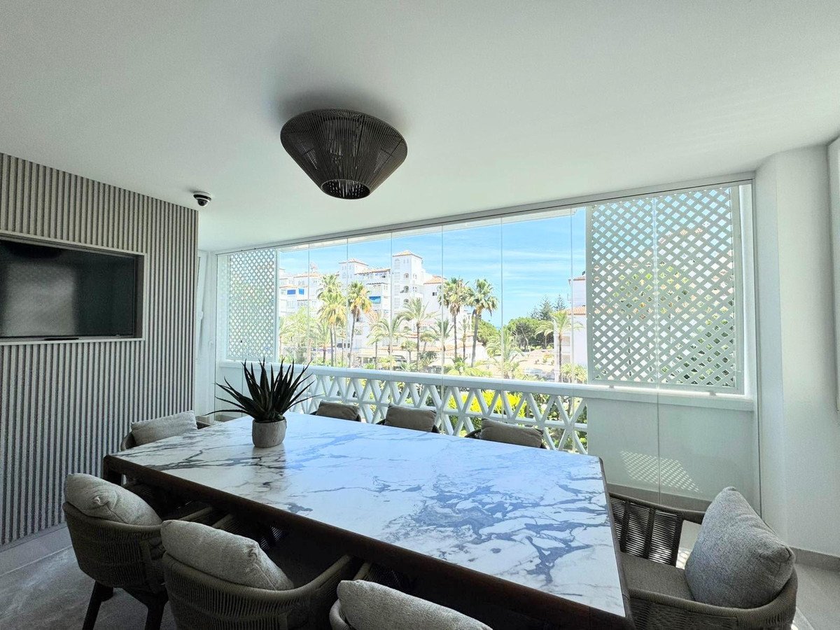 3 Bed Middle Floor Apartment in Puerto Banús